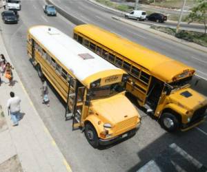 Los buses amarillos tendrán que pasar las pruebas físico-mecánicas para seguir prestando el servicio en la ciudad. Foto: Efrain Salgado/El Heraldo.