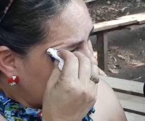 La maestra manifestó su preocupación por que la terminal de buses de la aldea está ubicada en el mero portón de la escuela. (Foto: El Heraldo Honduras)