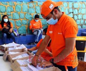 Las autoridades del Registro Nacional de las Personas estiman que el 15 de octubre todos los hondureños mayores de 18 años ya contarán con su nueva identidad. Foto: El Heraldo