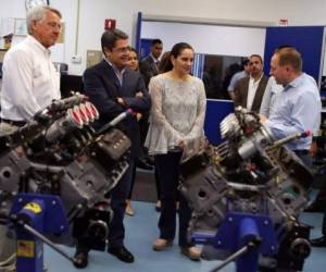 El presidente Juan Orlando Hernández visitó GreenU4 para cerrar el negocio.