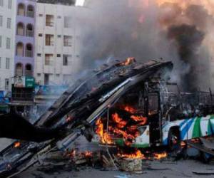 Se desconocía la causa de la explosión, señaló, aunque era posible que alguien en el vehículo llevara una granada. Foto: Twitter