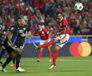 Manchester United ganó al Benfica tras una equivocación del arquero del equipo portugués. (Foto: AP)