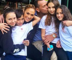 Jennifer López además estuvo acompañada por sus gemelos -que procreó con Marc Antony- y con las dos hijas Rodríguez. (Foto: Instagram)