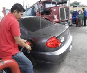Los precios de los carburantes acumulan más de una decena de incrementos y solo en el caso de la gasolina superior reporta 15 aumentos consecutivos.