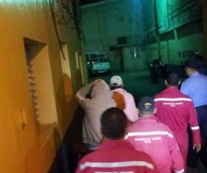 Ambos detenidos fueron trasladados a una posta en la capital.