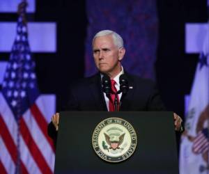 El vicepresidente Mike Pence habla ante decenas de venezolanos residentes en el sur de la Florida sobre la crisis polÃ­tica en la naciÃ³n sudamericana, el viernes 1 de febrero de 2019, en Doral, Florida, EE.UU. (AP Foto/Brynn Anderson)