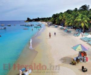 Roatán es el principal atractivo turístico de Honduras, hasta donde llegan miles de turistas nacionales y extranjeros.