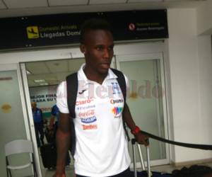 Rubilio Castillo, delantero hondureño a su llegada con la Selección de Honduras este domingo en Toncontín. Foto:Johny Magallanes / El Heraldo.