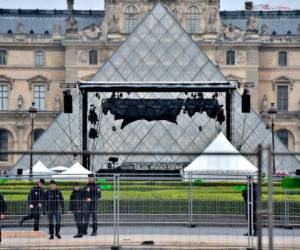 Las fuerzas de seguridad patrullaban la explanada, una de las zonas más turísticas de París. Foto: Agencia AFP.