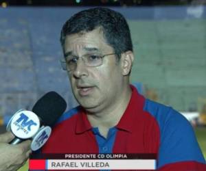 El presidente de Olimpia, Rafael Villeda, reaccionó tras los incidentes afuera del estadio.