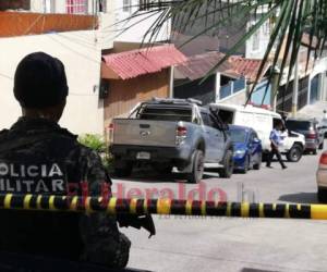 Los individuos quedaron tirados adentro de la casa en la residencial Centroamérica. Foto: EL HERALDO.