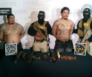 Los presuntos pandilleros fueron detenidos por agentes de la Fuerza Nacional Antiextorsión (FNA).