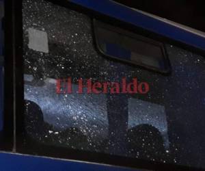Así quedaron los vidrios del autobús de Marathón en Comayagua. (Fotos: EL HERALDO)