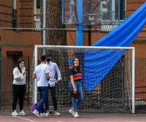 Las autoridades sanitarias italianas pidieron el viernes 'prudencia' tras haber constatado 'señales de alerta sobre la transmisión' del virus, en particular en Roma. Foto: AFP