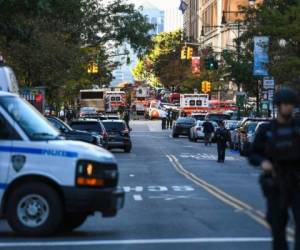 La policía de Manhattan resguarda la zona del atentado en Nueva York. (AFP)