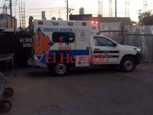 La ambulancia del 911 llevó al Hospital Escuela Universitario a las personas heridas.