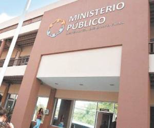 El abogado Tito Alvarado llegó ayer hasta las instalaciones del Ministerio Público a informar que los socios de la empresa Acrópolis están abiertos a cualquier pesquisa.