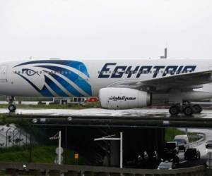 Un avión de EgyptAir que iba de París a El Cairo con 66 personas a bordo desapareció de los radares. Foto: AFP