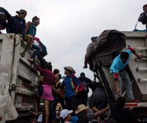 Migrantes -en su mayoría hondureños- que participan en una caravana con destino a los Estados Unidos. Foto AFP
