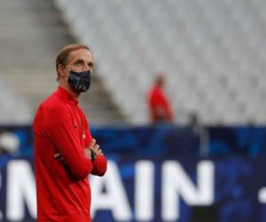 El entrenador alemán del Paris Saint-Germain, Thomas Tuchel, observa antes del partido de fútbol final de la Copa de Francia entre Paris Saint-Germain (PSG) y Saint-Etienne. Foto: AFP.