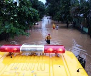Varios sectores de La Ceiba han quedado bajo el agua por las constantes lluvias que azotan el país por la tormenta tropical Eta.