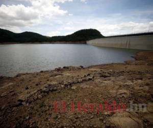 El último reporte del SANAA detalla que La Concepción está al 50% de su capacidad, es decir tiene 18 millones de metros cúbicos de agua. Foto: Emilio flores/David Romero/El Heraldo