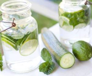 Si tienes la piel reseca, el agua de pepino le aportará la hidratación y tersura que necesita. Foto: Mejor con Salud