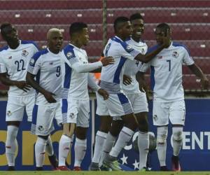 Los jugadores panameños celebran una de las anotaciones con las vencieron a Nicaragua. Foto: Agencia AFP.