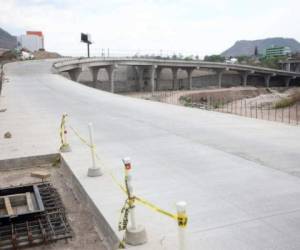 La construcción del puente avanza de forma rápida. Se espera que en los próximos meses la obra esté habilitada. Foto: EL HERALDO