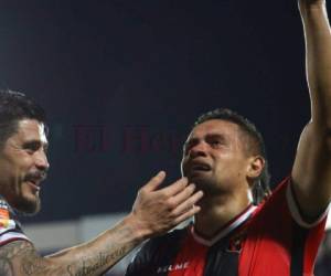 Roger Rojas celebrando su anotación número 18 con Alajuelense, en el empate 3-3 ante Saprissa. Foto: Fanny Tayver / LDA.