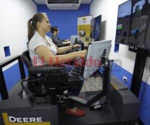 En el centro de capacitación hay dos simuladores de maquinaria. Foto: Alejandro Amador/EL HERALDO.