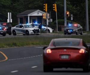 A primera hora de la tarde, agentes de seguridad impidieron que la persona no identificada pasara con su vehículo por la puerta de entrada al extenso complejo arbolado de la agencia de inteligencia en Langley, Virginia, cerca de la capital. Foto: AFP