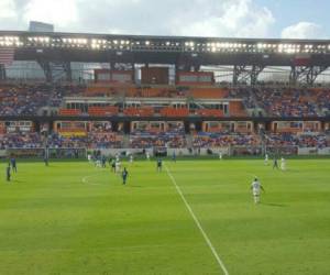 El juego amistoso entre Olimpia y El Salvador se juega en el BBVA Compass Stadium de Houston (Foto: Cortesía Azaria Alcerro)