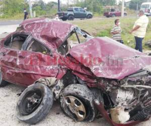 En el automovil viajaba una familia conformada por dos adultos y dos menores de edad. Foto: Estalin Irías | EL HERALDO