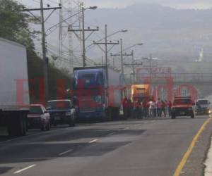 Así luce la vía a la altura del valle de Amarateca en Francisco Morazán. Foto: Alex Pérez/ EL HERALDO