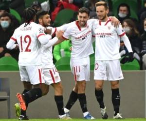 En un partido igualado, de escasa calidad y ocasiones de gol, los andaluces se llevaron la victoria gracias a un gol en contra del defensa vasco del 'Geta' Xabier Etxeita. Foto: AFP