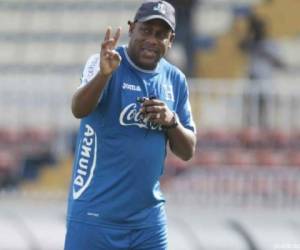 Hernán Medford cuando dirigía a la Selección Nacional de Honduras.