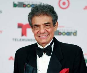 En esta foto de archivo del 25 de abril de 2013, el cantante mexicano José José llega a la ceremonia de los Premios Billboard de la Música Latina en Coral Gables, Florida. Agencia AP.