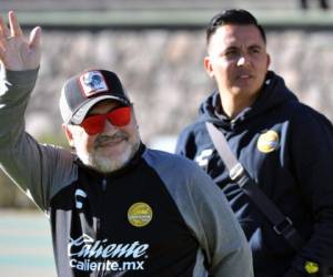 'De la cancha para afuera pueden hacer todo el trabajo que quieran', remarcó al policía y también a los fotógrafos.(Foto: AFP)