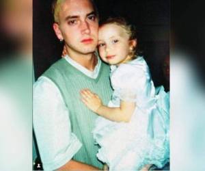 La hija del astro de Detroit nacía en 1995, cuatro años antes de que Eminem se casara con su madre, Kimberly Scott en 1999.