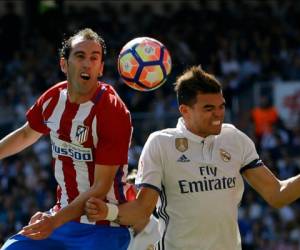Los defensas del Atlético y Real Madrid a un choque a muerte este miércoles en Liga de Campeones de Europa (Foto: Agencias/AP)