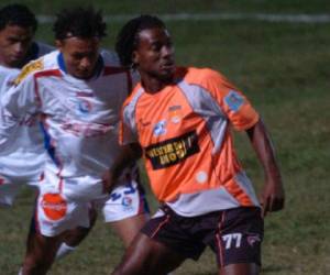 Jugadores del Olimpia contra Puntarenas, 29 Noviembre 2006.