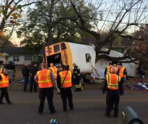 Creemos que viajaban 35 niños en el bus escolar, desde los más pequeños hasta quinto grado. Foto: Departamento de bomberos Chattanooga