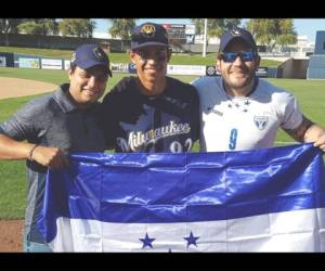Mauro Dubón dijo estar conciente que cada vez que una bandera de Honduras aparece en un estadio de la MLB, es por él y eso le compromete y da orgullo.