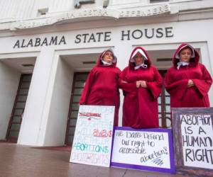 Desde la aprobación de esta ley se han realizado varias protestas contra la ley que pretende restringir el derecho al aborto en Montgomery, Alabama el 17 de abril del 2019. FOTO: AP