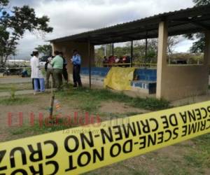 El hombre de 28 años falleció en una de las casetas cercanas al hospital Gabriela Alvarado de Danlí, El Paraíso, oriente de Honduras. Fotos: Juan César Flores / EL HERALDO.