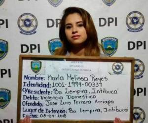 La joven fue identificada como Karla Melissa Reyes, detenida por maltratar a su marido.