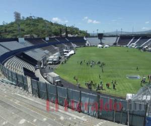 El Estadio Nacional fue pintado con los colores azul y blanco en honor a la Bandera Nacional. El coloso tendrá una capacidad máxima de cuatro mil personas y afinan detalles para celebrar a la Patria. Foto: Alex Pérez/El Heraldo