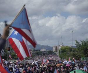 El lunes, cientos de miles de personas se manifestaron en San Juan pidiendo la renuncia de Rosselló en medio de un paro general. Foto: AFP.