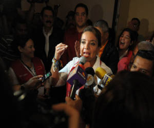 Xiomara Castro, the presidential candidate of the Libertad y Refundacion Party (LIBRE), speaks to the press in a local hotel after the election in Tegucigalpa on November 24, 2013. Polls opened Sunday in Honduras, the world's deadliest country, where the top presidential contenders are the wife of a deposed president and a supporter of the coup that ousted him. AFP PHOTO/ Jose CABEZAS